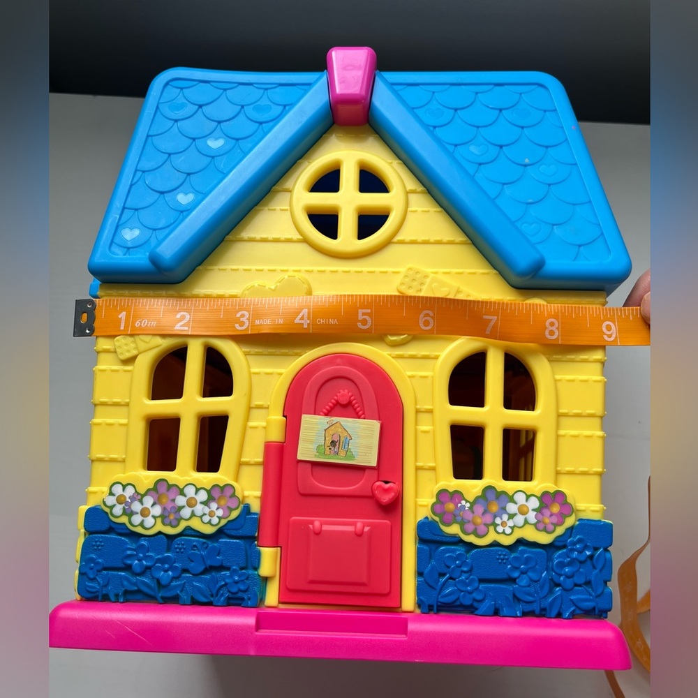 Disney Junior Doc Mcstuffins Folding Clinic Play House with Music - Picture 9 of 10